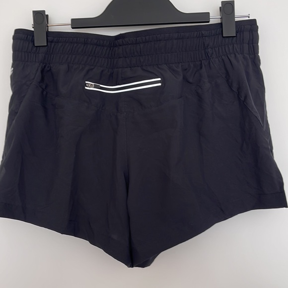 Breathe Run SHORT - Black / Reflective Silver - Picture 10 of 12